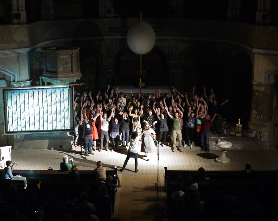 lyndsey Cockwell and the berlin popchoir